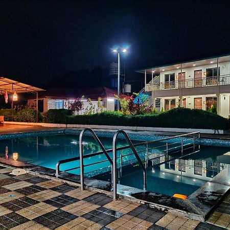 The Village Resorts Карджат Екстериор снимка
