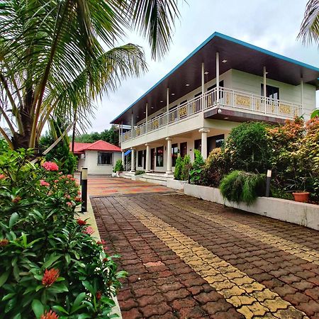 The Village Resorts Карджат Екстериор снимка