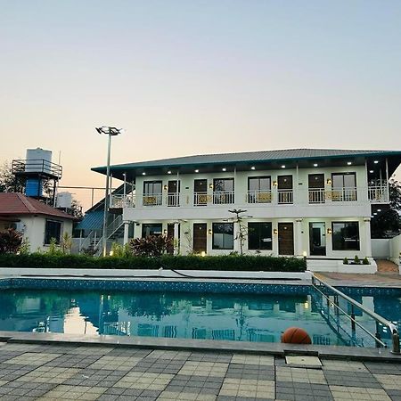 The Village Resorts Карджат Екстериор снимка