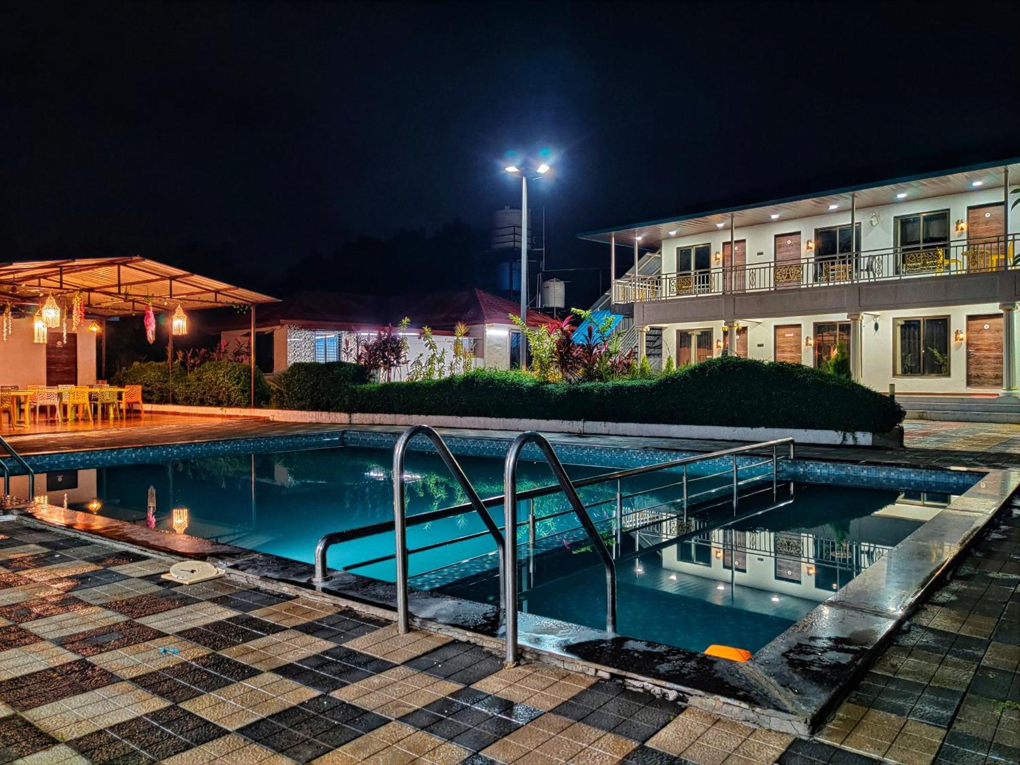 The Village Resorts Карджат Екстериор снимка