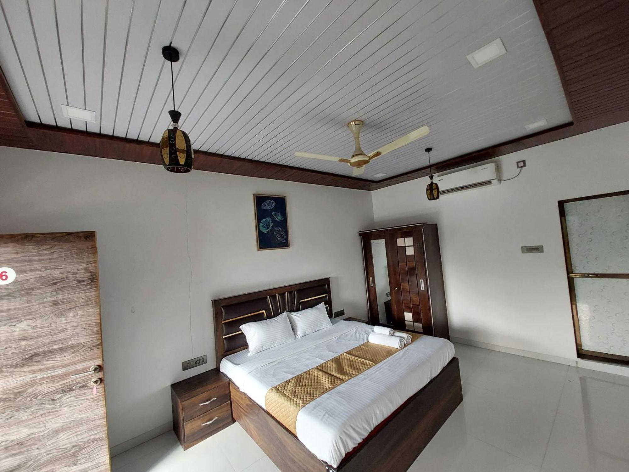 The Village Resorts Карджат Стая снимка
