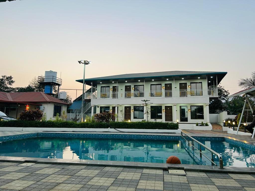 The Village Resorts Карджат Екстериор снимка